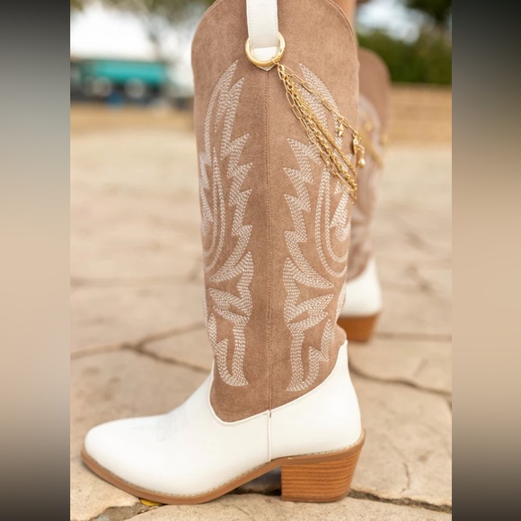 NIB PINK LILY- boujee two tone boots size 6 - Picture 3 of 7